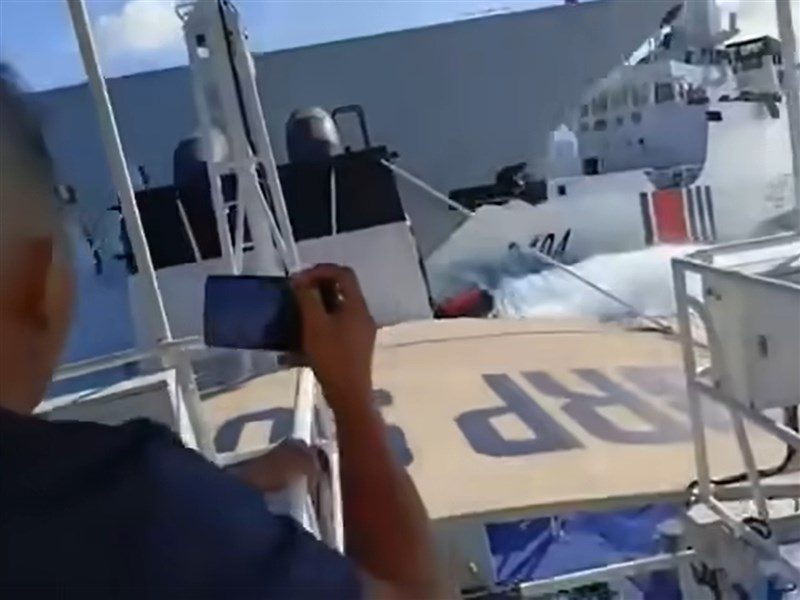 南海追逐致碰撞 菲律賓譴責中國危險操作非法干擾 南海追逐致碰撞 菲律賓譴責中國危險操作非法干擾