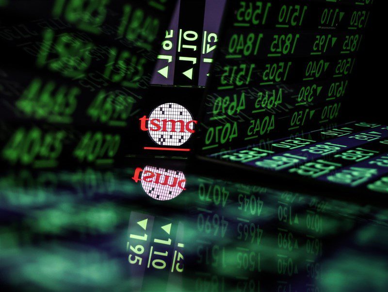 台積電下挫20元 台股早盤跌逾300點 台積電下挫20元 台股早盤跌逾300點