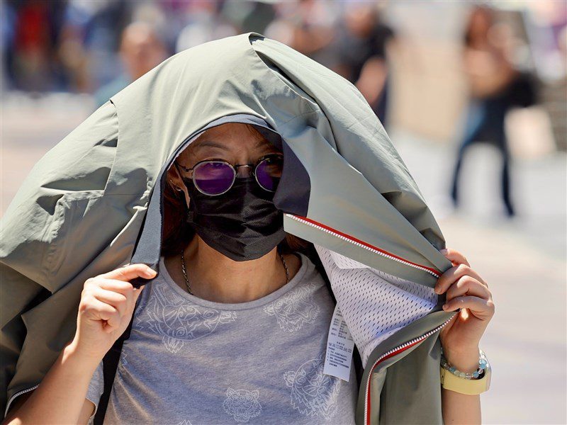 吳德榮:各地悶熱水氣增 午後留意大雷雨 吳德榮:各地悶熱水氣增 午後留意大雷雨
