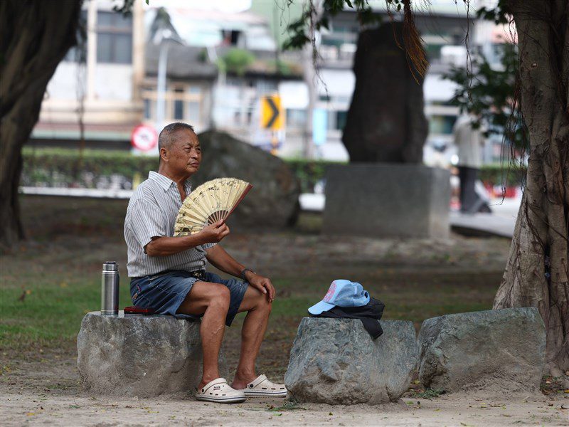 吳德榮:全台高溫上看38度 13日前大致晴朗炎熱 吳德榮:全台高溫上看38度 13日前大致晴朗炎熱