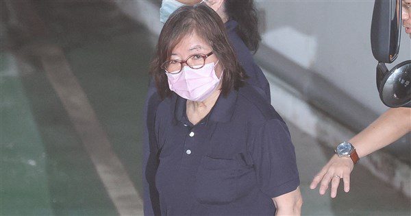 偽造罷免提議書案開庭 黃呂錦茹坦承全部犯行 偽造罷免提議書案開庭 黃呂錦茹坦承全部犯行