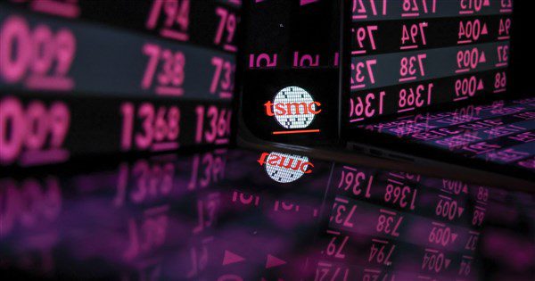 台積電受惠川普談半導體關稅大漲45元 台股漲近500點 台積電受惠川普談半導體關稅大漲45元 台股漲近500點