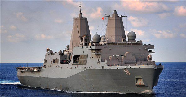 美艦紐奧良號沖繩海域失火 暫無人員傷亡消息 美艦紐奧良號沖繩海域失火 暫無人員傷亡消息