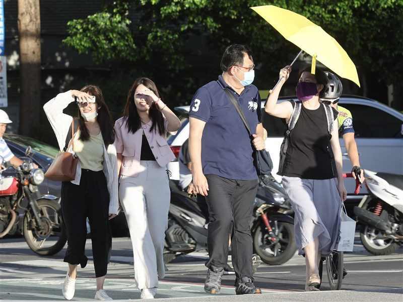 吳德榮:9日前天氣炎熱 下週午後降雨機率增 吳德榮:9日前天氣炎熱 下週午後降雨機率增