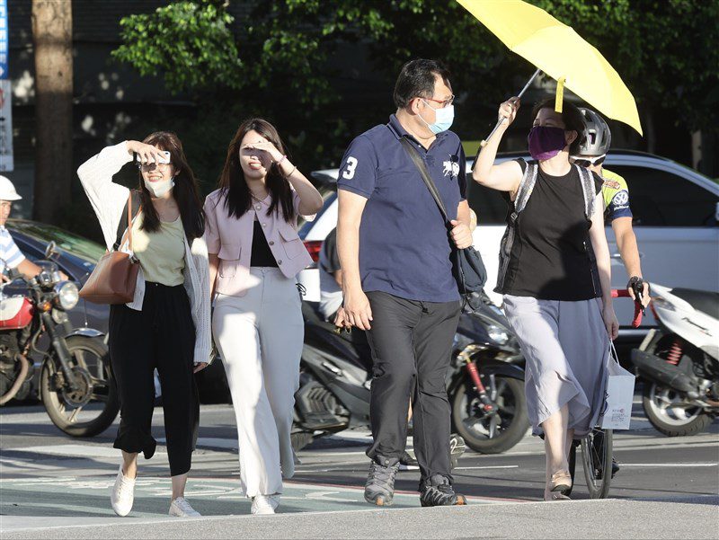 新北30日防38度 熱帶低壓可能成颱對台無影響 新北30日防38度 熱帶低壓可能成颱對台無影響