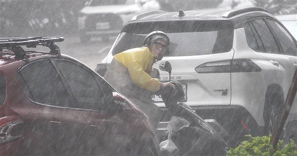 颱風環流影響  花東恆春半島及高屏山區防大豪雨 颱風環流影響  花東恆春半島及高屏山區防大豪雨