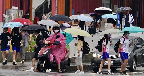 西南風影響留意強降雨 中南部防豪雨 西南風影響留意強降雨 中南部防豪雨