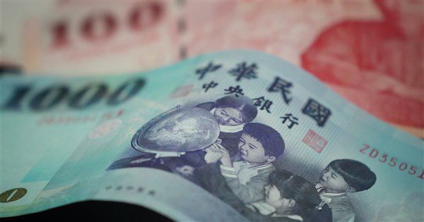 軍公教加薪案2版本出爐 普發現金等3因素添變數 軍公教加薪案2版本出爐 普發現金等3因素添變數