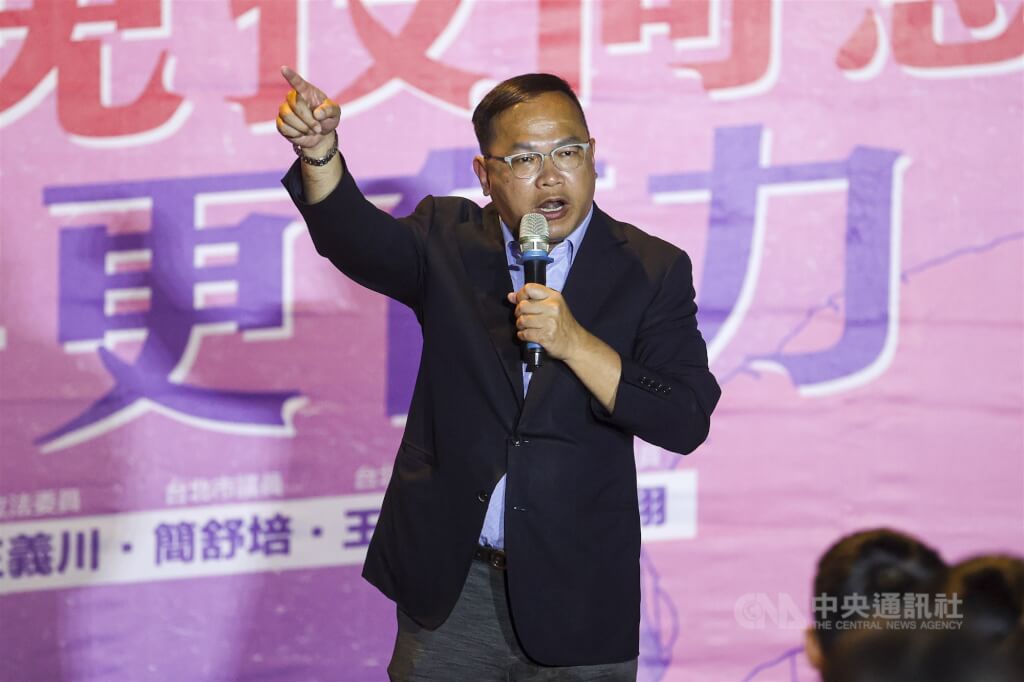 王義川諷盧秀燕粉底液 綠性平部:不要厭女台派 王義川諷盧秀燕粉底液 綠性平部:不要厭女台派