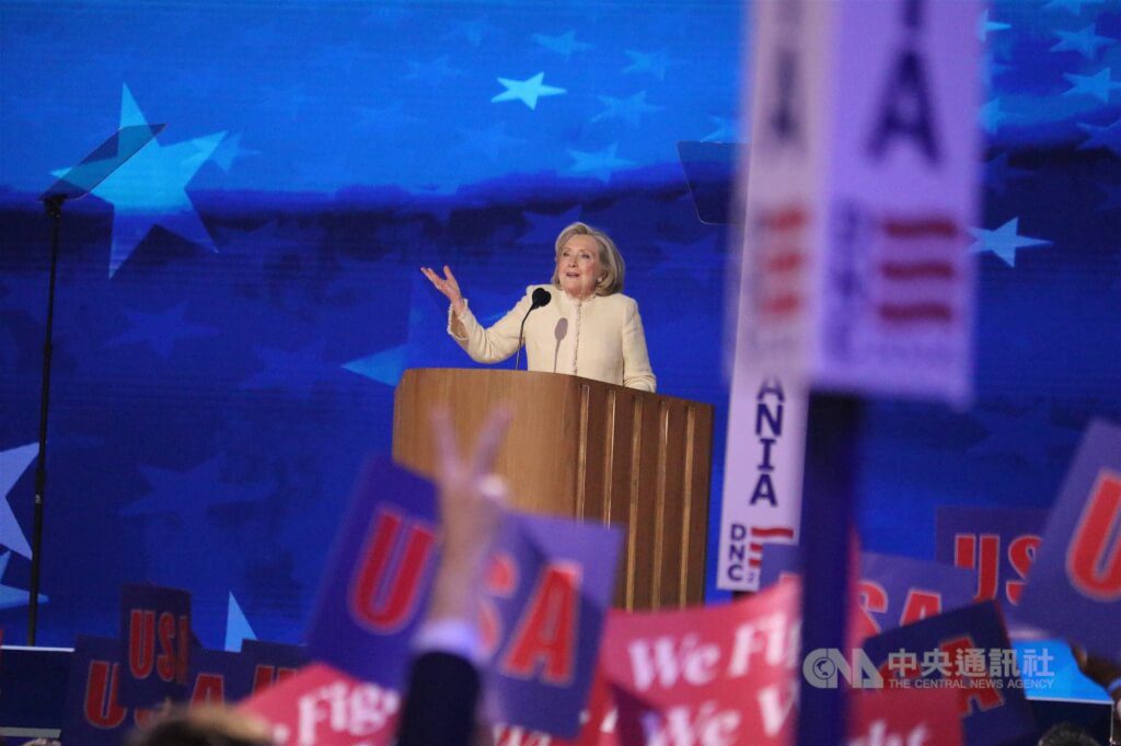 希拉蕊:若俄烏終戰基輔不割地 挺川普角逐和平獎 希拉蕊:若俄烏終戰基輔不割地 挺川普角逐和平獎