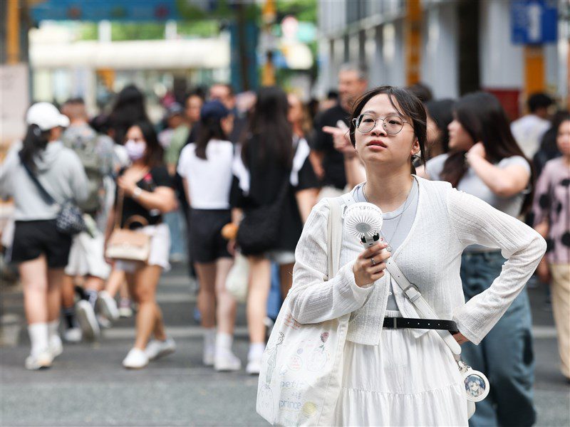 立秋各地晴到多雲 西半部、大台北防高溫 立秋各地晴到多雲 西半部、大台北防高溫