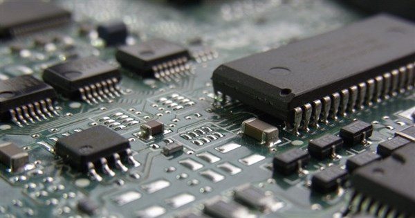 川普揚言對半導體開徵100%關稅 稱在美設廠可免關稅 川普揚言對半導體開徵100%關稅 稱在美設廠可免關稅