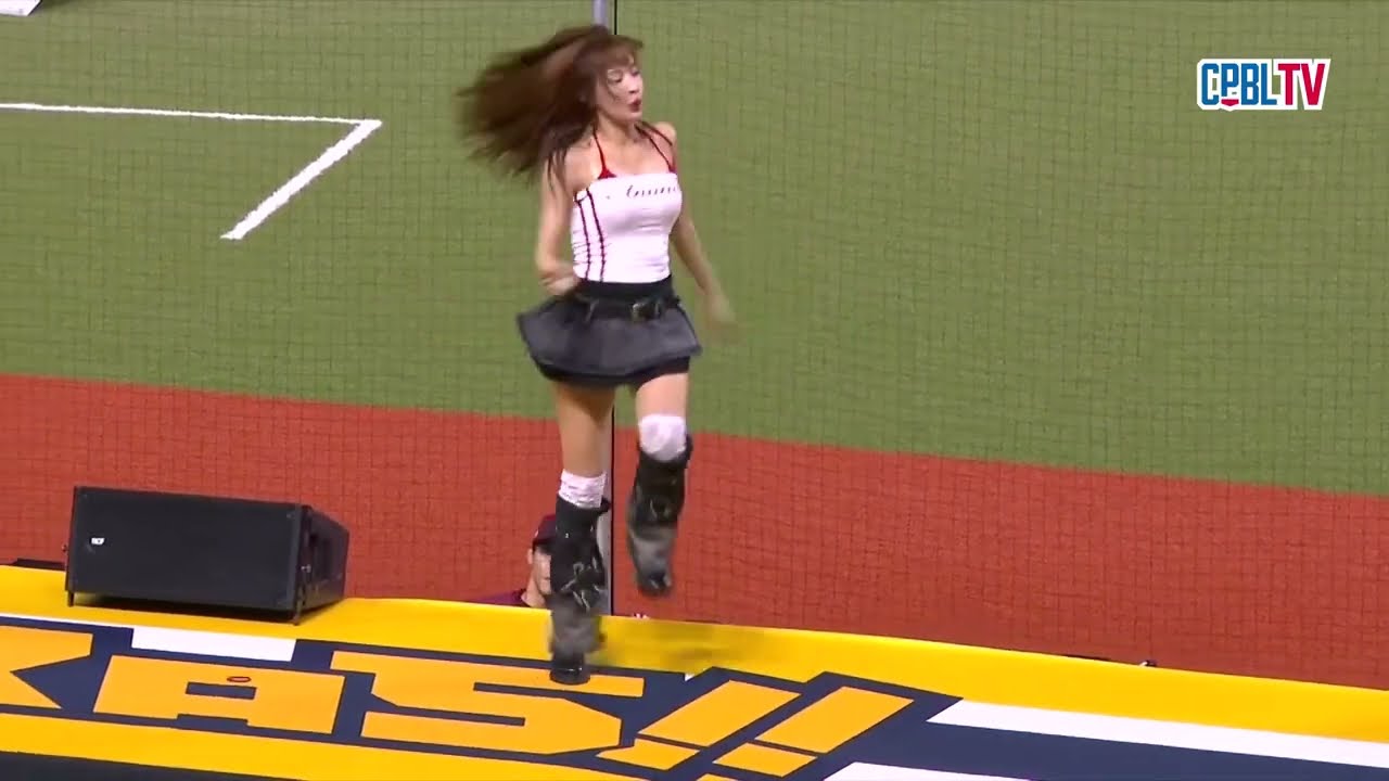 陳晨威比賽中場舉毛巾放閃 教頭:盡可能避免 陳晨威比賽中場舉毛巾放閃 教頭:盡可能避免