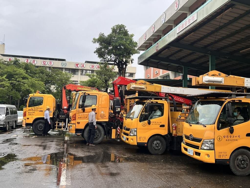 颱風楊柳逼近 台電新營區處盤點人物力備戰 颱風楊柳逼近 台電新營區處盤點人物力備戰