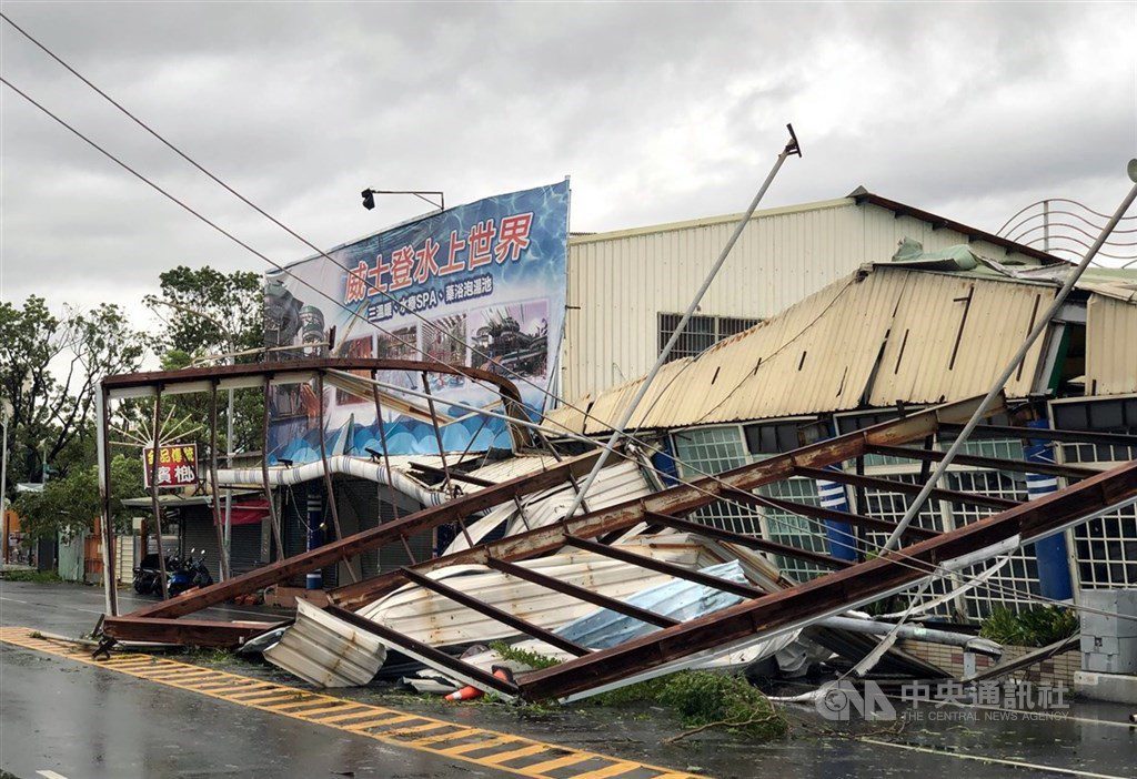 丹娜絲風災重創嘉義 鄭銘謙贈更生人災後重建金 丹娜絲風災重創嘉義 鄭銘謙贈更生人災後重建金