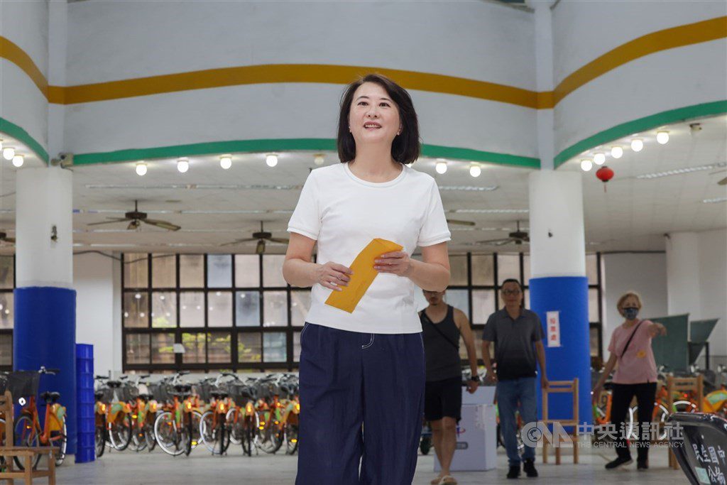 民眾黨立委明年1月換人 王鴻薇:盼續合作監督執政 民眾黨立委明年1月換人 王鴻薇:盼續合作監督執政