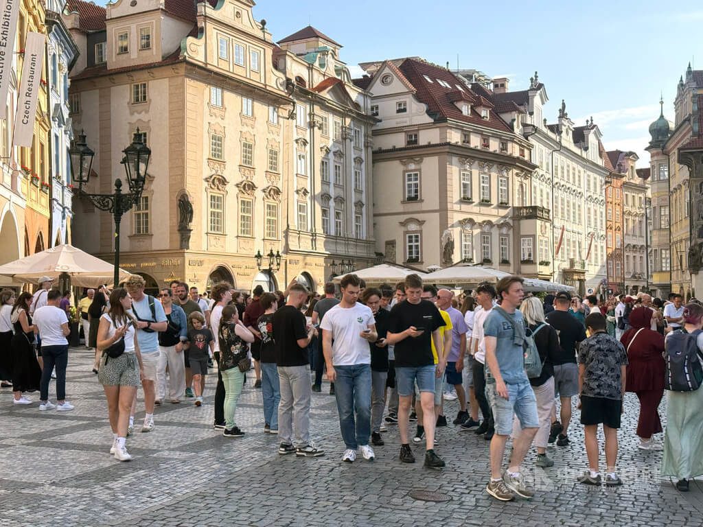 赴捷克中國遊客回升 網友:是時候掛台灣國旗 赴捷克中國遊客回升 網友:是時候掛台灣國旗