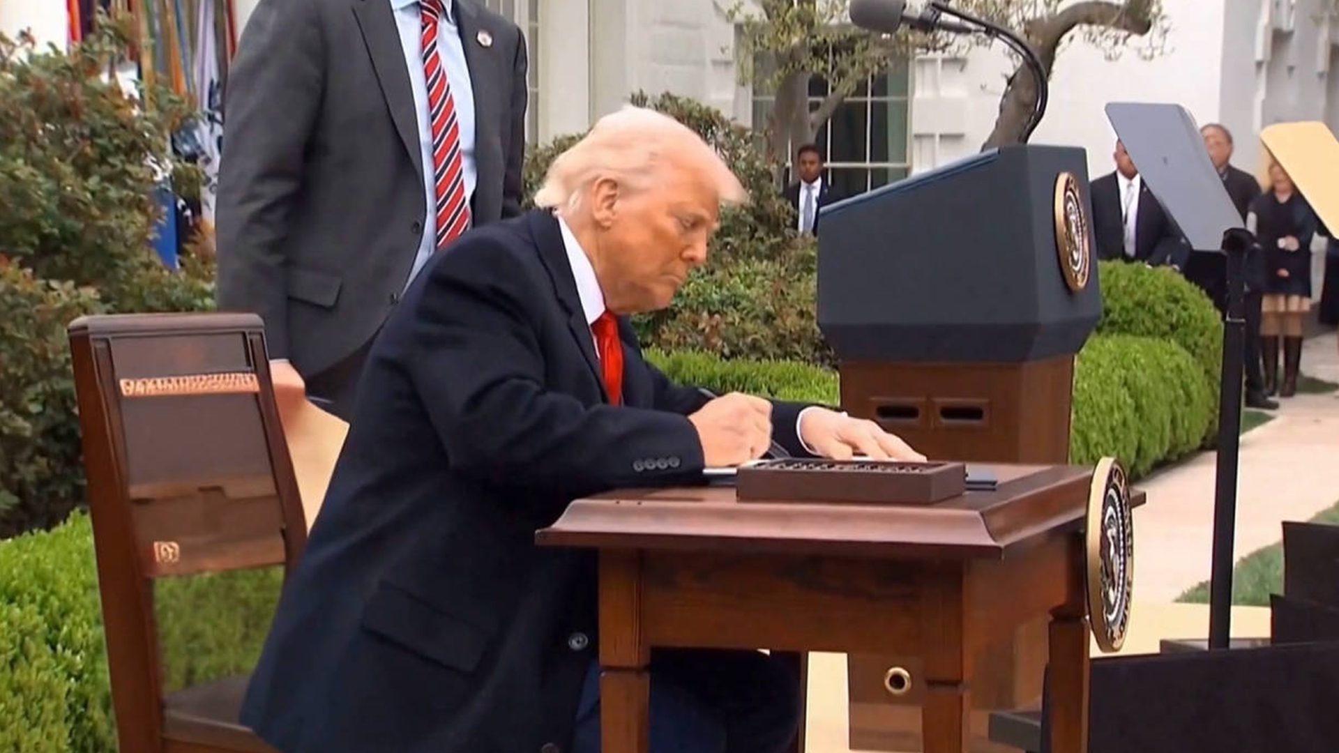 對等關稅疊加爭議　鄭麗君下午3時記者會說明