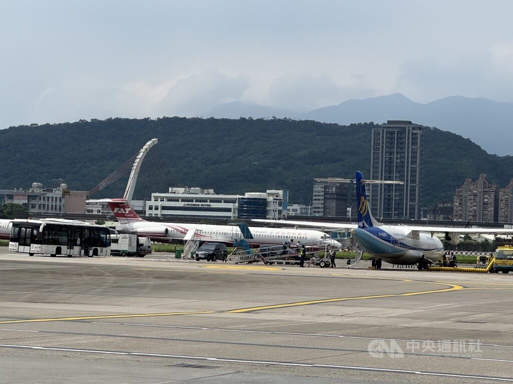 雷雨暫停地面作業 松機已恢復、無航班受影響 雷雨暫停地面作業 松機已恢復、無航班受影響