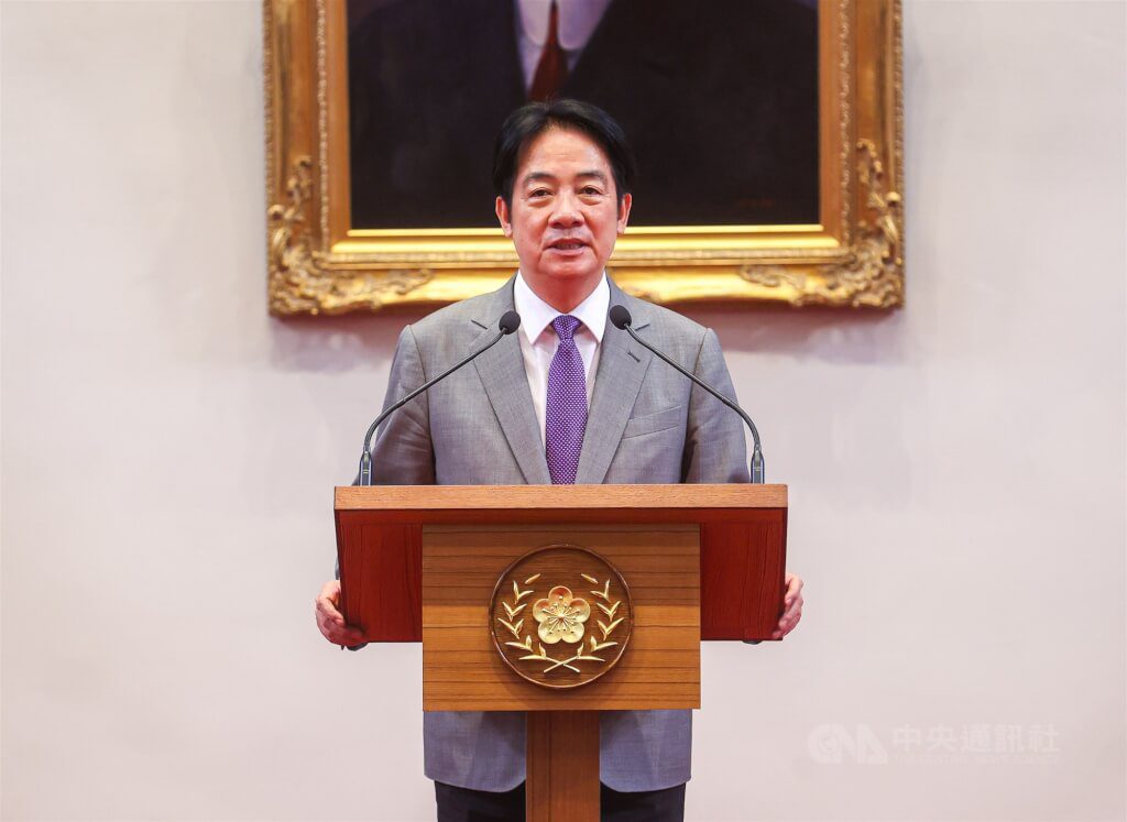 總統公告強化韌性特別條例 明定普發現金每人1萬元 總統公告強化韌性特別條例 明定普發現金每人1萬元