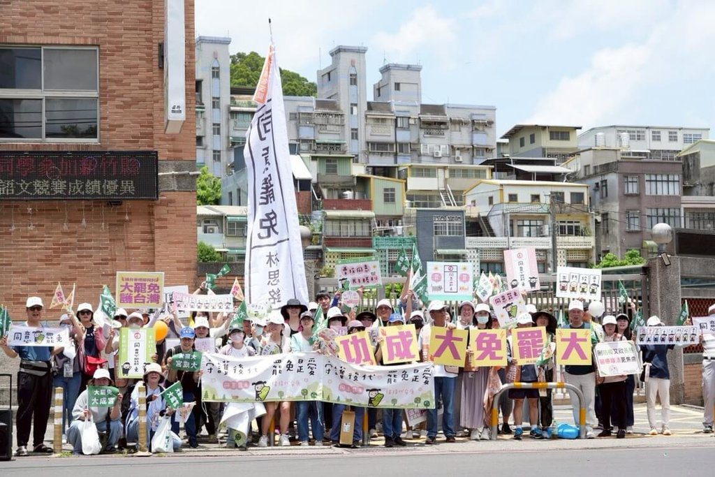 罷團車掃催票籲同意罷免 林思銘團隊盼投反對票 罷團車掃催票籲同意罷免 林思銘團隊盼投反對票