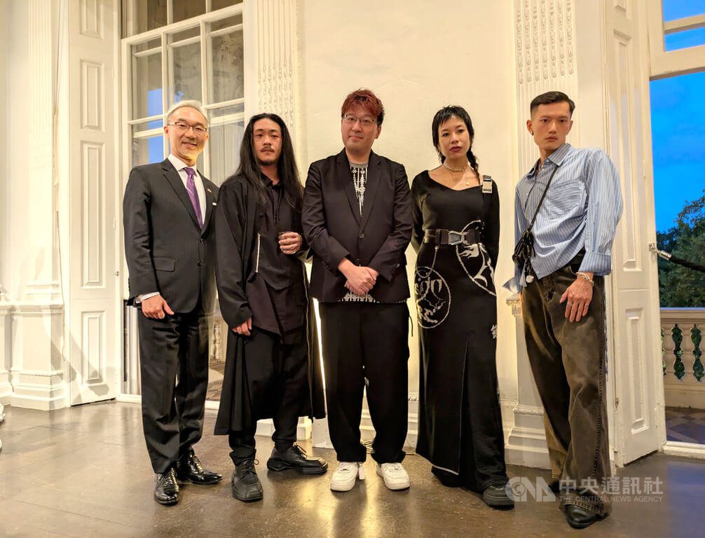 倫敦時裝週台灣首度以國家隊亮相 設計師各顯才華 倫敦時裝週台灣首度以國家隊亮相 設計師各顯才華