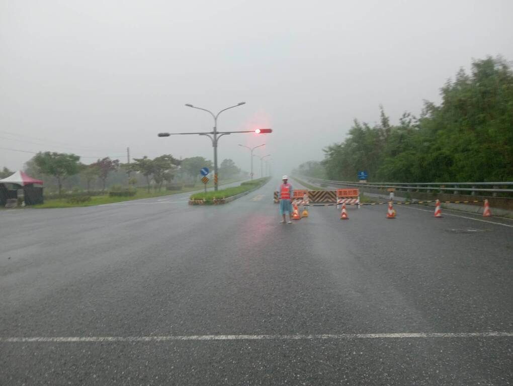 馬太鞍溪堰塞湖估午前溢流 花蓮台9線3處封閉車道 馬太鞍溪堰塞湖估午前溢流 花蓮台9線3處封閉車道