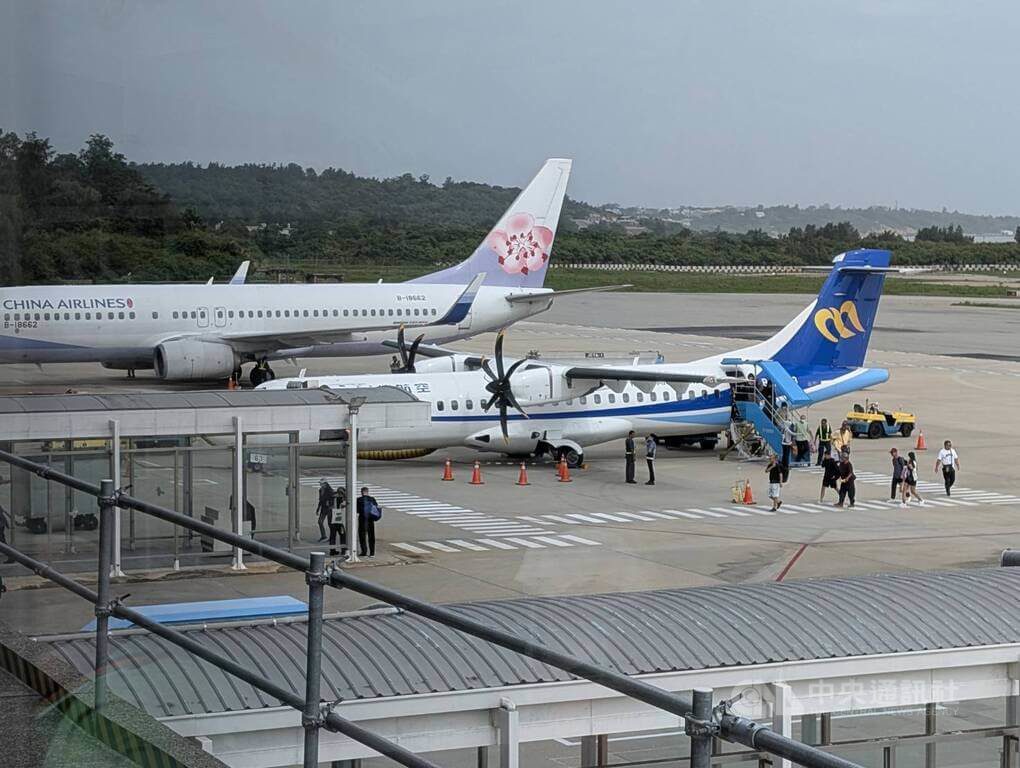 颱風影響金門對外交通 空運恢復首日滯留旅客少 颱風影響金門對外交通 空運恢復首日滯留旅客少