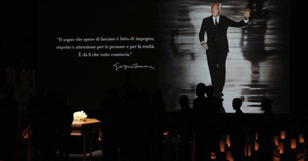 亞曼尼靈堂開放民眾追悼 首日湧入數千人 亞曼尼靈堂開放民眾追悼 首日湧入數千人