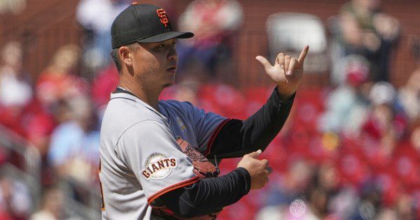 巨人隊總教練:鄧愷威前4局投得好 第5局找不到好球帶 巨人隊總教練:鄧愷威前4局投得好 第5局找不到好球帶