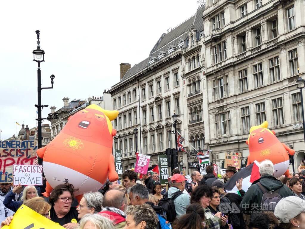 倫敦反川遊行 前工黨黨魁現身演說、對首相施壓 倫敦反川遊行 前工黨黨魁現身演說、對首相施壓