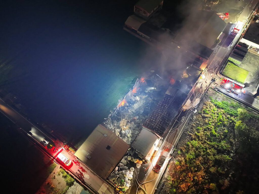 彰化二林市場晚間火警 消防馳援無人傷亡 彰化二林市場晚間火警 消防馳援無人傷亡