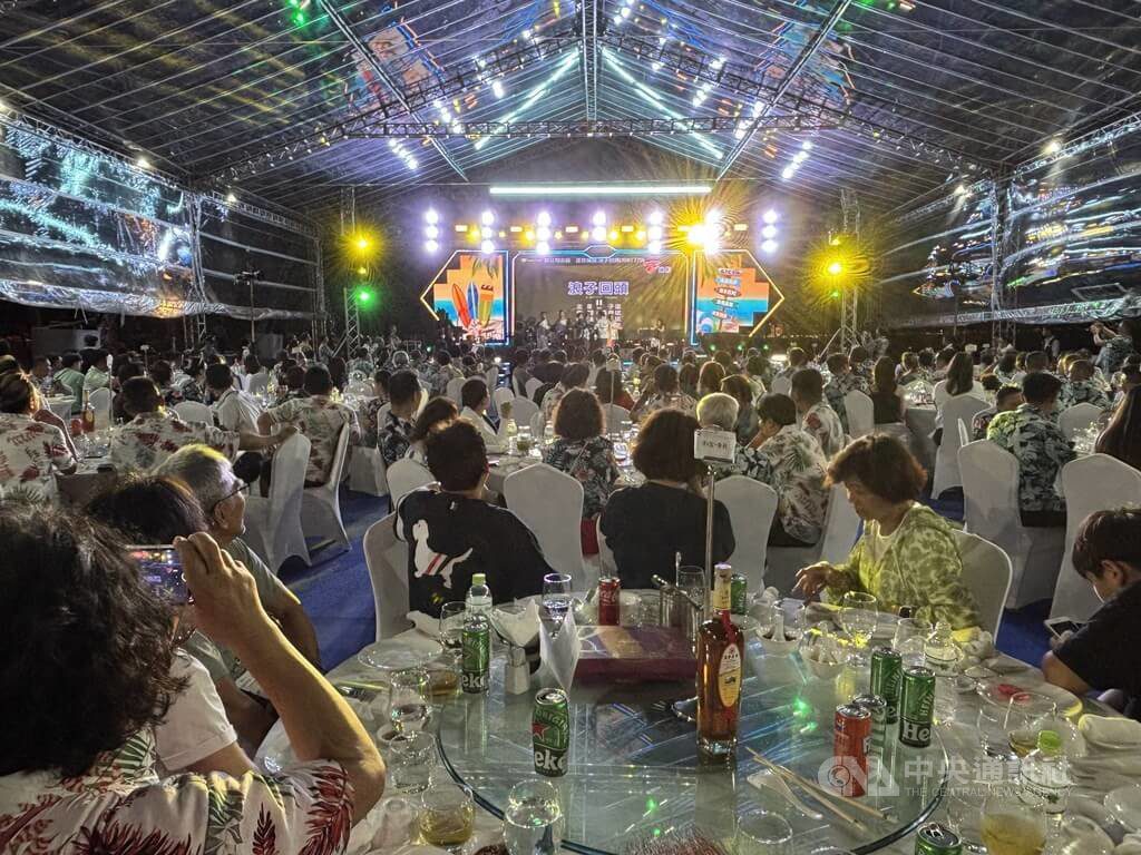 越南台商總會開幕陳昇熱唱 展現台客風團結活力 越南台商總會開幕陳昇熱唱 展現台客風團結活力