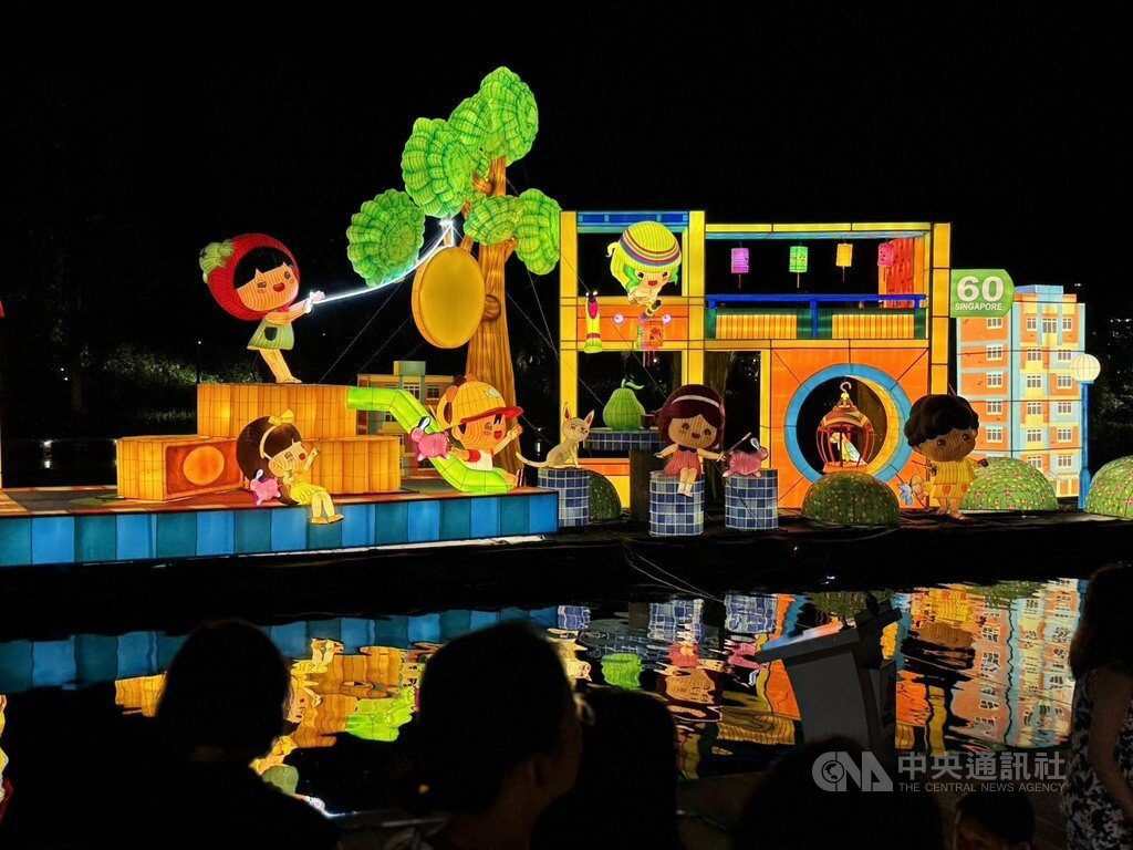 新加坡濱海灣花園迎中秋 多元意象花燈揭幕 新加坡濱海灣花園迎中秋 多元意象花燈揭幕