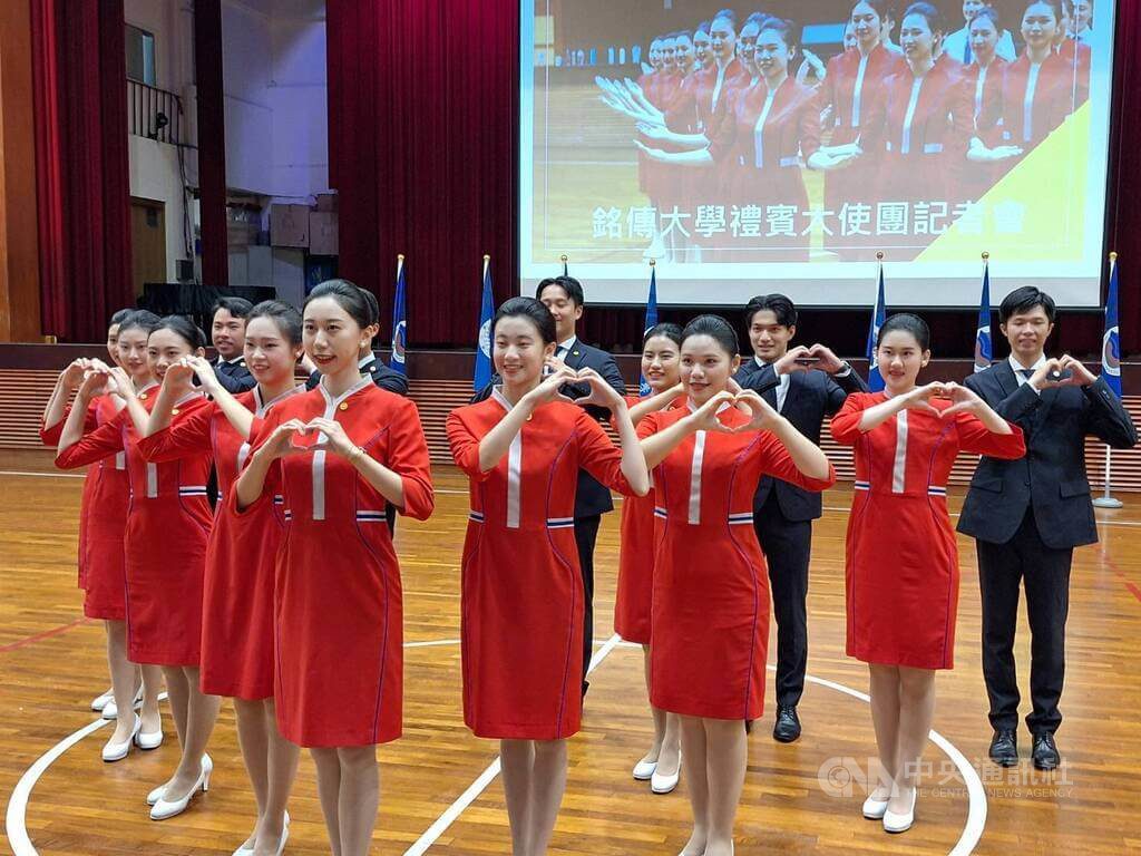 銘傳禮賓大使連41年服務國慶 強化久站跑走訓練 銘傳禮賓大使連41年服務國慶 強化久站跑走訓練