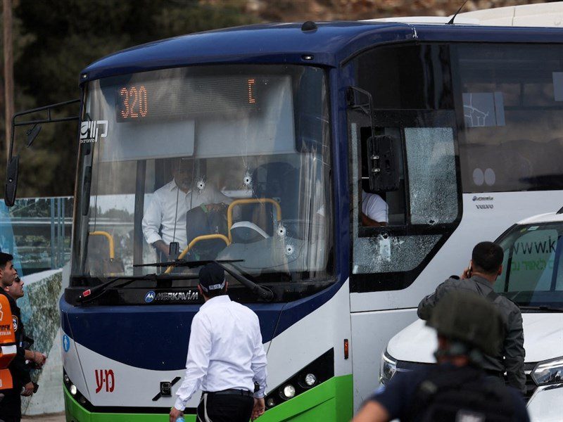 耶路撒冷公車站交通巔峰時段爆槍響 5死15傷 耶路撒冷公車站交通巔峰時段爆槍響 5死15傷