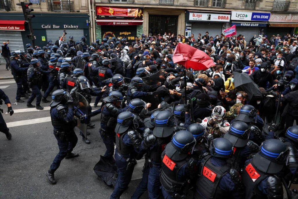 法總理上任遇示威 抗議者籲「封鎖一切」近200人被捕 法總理上任遇示威 抗議者籲「封鎖一切」近200人被捕