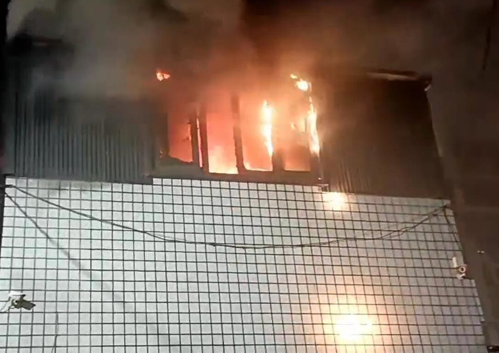 幼童放沖天炮引發火警 父母賠鄰居還挨罰3萬元 幼童放沖天炮引發火警 父母賠鄰居還挨罰3萬元