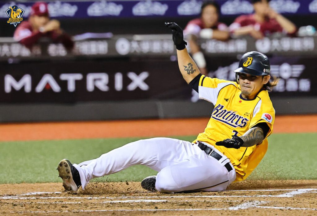 張志豪滑壘右膝受傷　完成十字韌帶重建手術