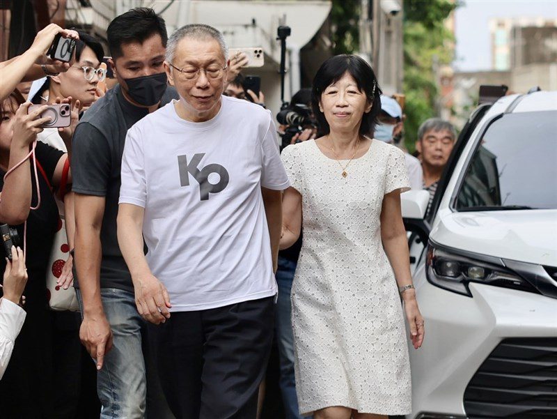 柯文哲7000萬元交保 返新竹老家停留約3小時 柯文哲7000萬元交保 返新竹老家停留約3小時