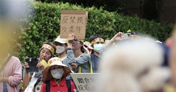 動保人士憂禁餵浪浪入法 農業部:需研議凝共識 動保人士憂禁餵浪浪入法 農業部:需研議凝共識