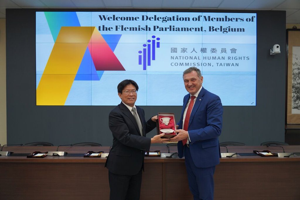 比利時議員訪人權會 關切仇恨言論是否受法規管制 比利時議員訪人權會 關切仇恨言論是否受法規管制