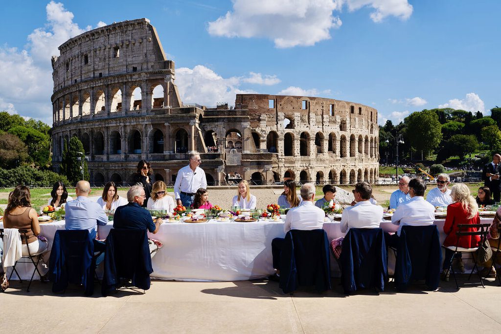義大利美食爭列世界文化遺產 總理古蹟前設宴直播 義大利美食爭列世界文化遺產 總理古蹟前設宴直播