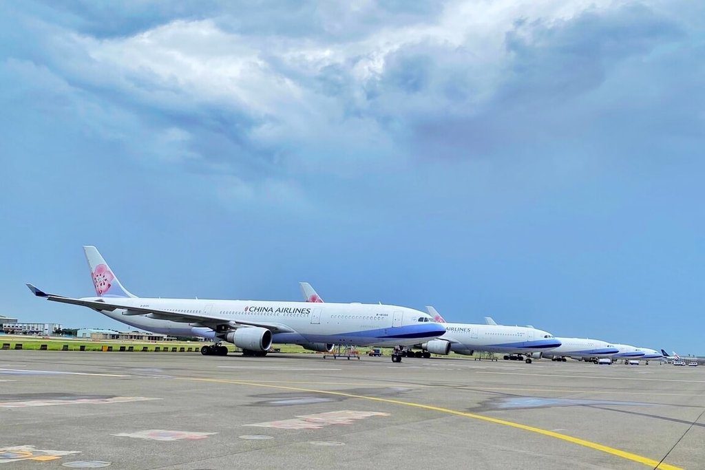 颱風樺加沙影響 桃機籲旅客注意香港機場航班 颱風樺加沙影響 桃機籲旅客注意香港機場航班