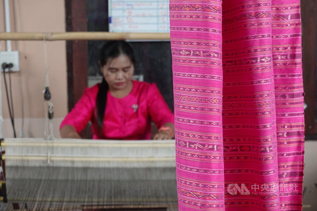 泰國絲綢鄉黎逸府 家戶分工供應鏈相互依存盼永續 泰國絲綢鄉黎逸府 家戶分工供應鏈相互依存盼永續