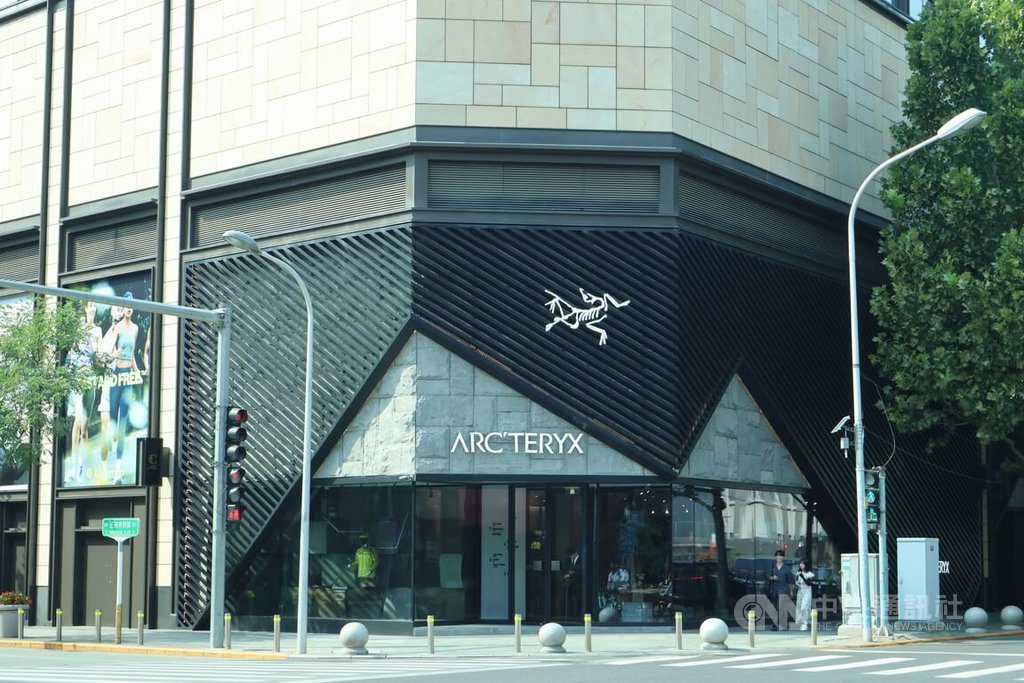 喜馬拉雅山煙火秀引議 蔡國強及始祖鳥致歉 喜馬拉雅山煙火秀引議 蔡國強及始祖鳥致歉