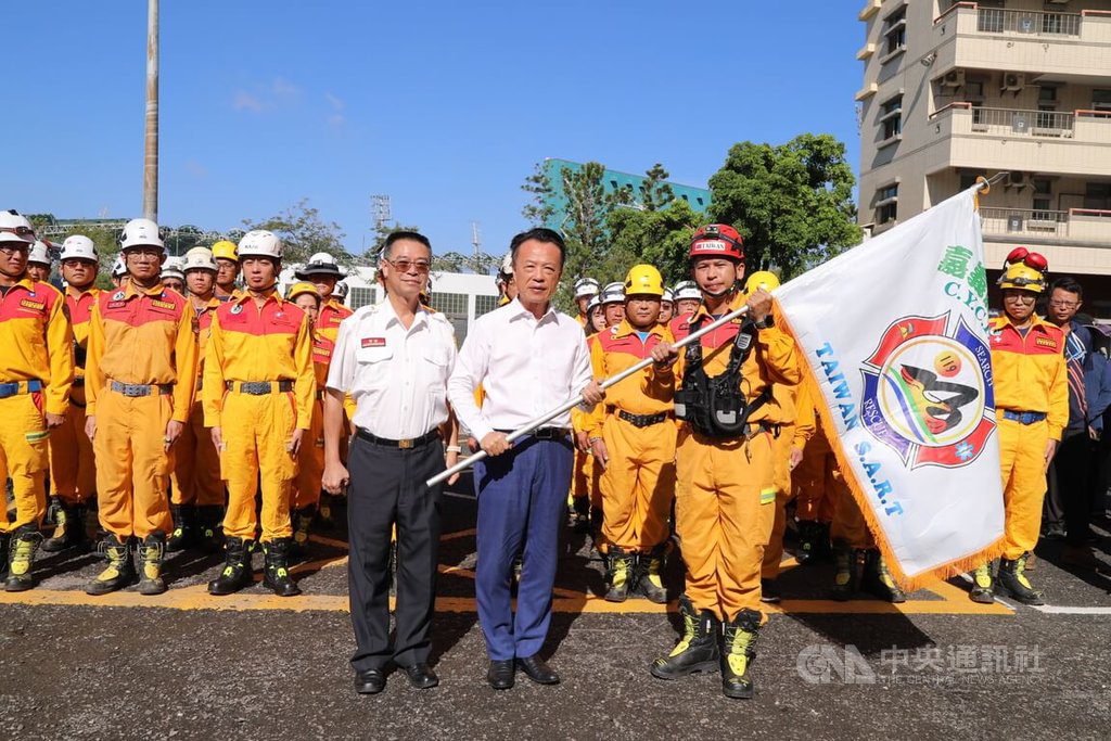 嘉雲兩縣支援花蓮救災 出動特搜隊捐2萬瓶消毒水 嘉雲兩縣支援花蓮救災 出動特搜隊捐2萬瓶消毒水
