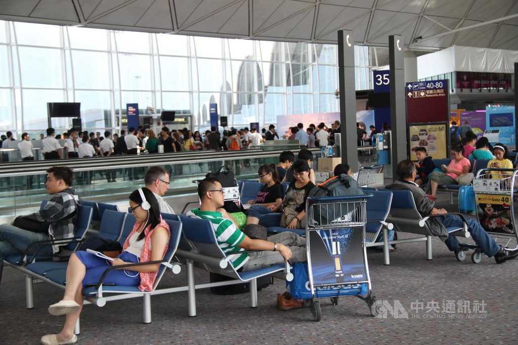 香港下月起豁免機場部分中轉旅客離境稅 香港下月起豁免機場部分中轉旅客離境稅