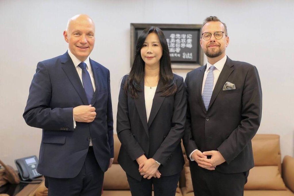 捷克參院外委會主席拜會萬美玲 盼再增捷台直航班次 捷克參院外委會主席拜會萬美玲 盼再增捷台直航班次