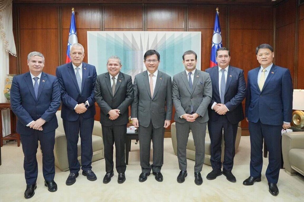 林佳龍接見哥倫比亞國會議員訪團 盼促進台商投資 林佳龍接見哥倫比亞國會議員訪團 盼促進台商投資